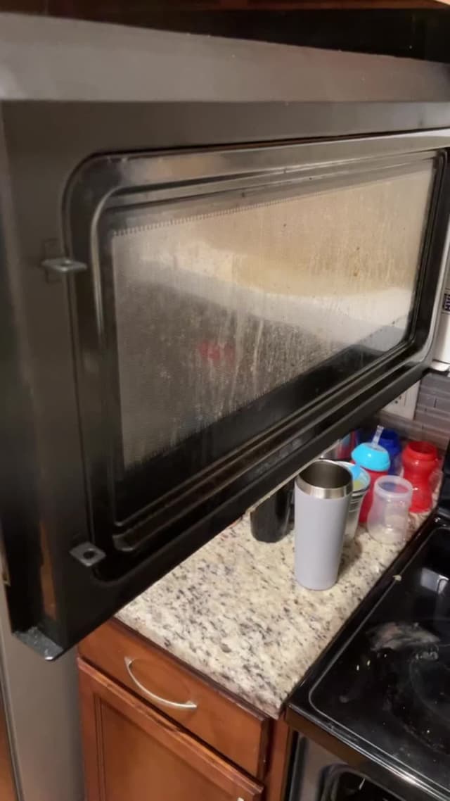 Move out process made easier compliments of CLEANEDTHOROUGHLY & my @clorox 😮‍💨💪🏾 If ya produce is growing inside of the cabinets, GET RID OF IT😭  #nojudgementzone #cleanedthoroughly #cleanersontiktok #cleanersoftiktok #CleanTok #cleanmachine #cloroxscentiva #cleanasmr #cloroxscentiva #clorox #cleaningmotivation #cleanliving #cleaners #cleaningtiktok #cleanfreshhype #cleaninghacks #cleanclean #oksoboom #moveout