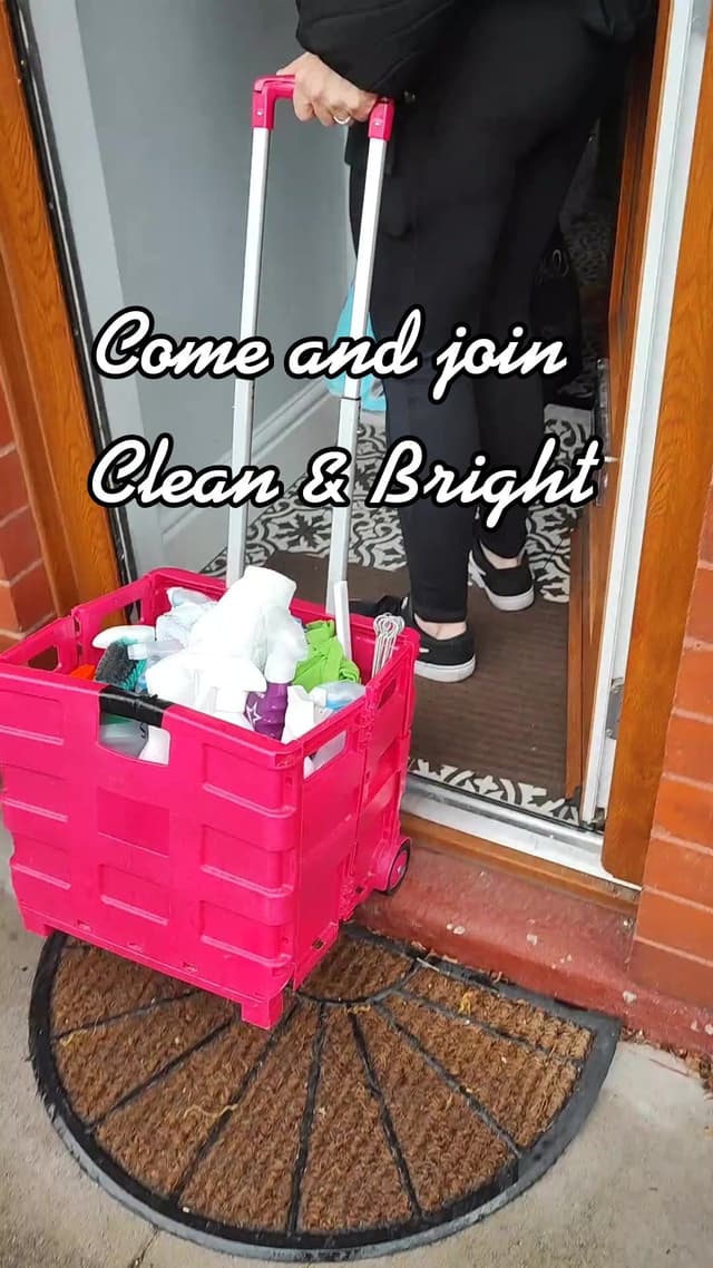 Come & join us on our Forth clean of the day... We'll show you a few snippets of the full house clean + a few tips chucked in along the way 👭🏽 Products used Zoflora, Flash bicarbonate soda, Flash fairy kitchen, Wood silk polish, The pink stuff windolene etc #EndlessJourney #luxury #luxurycleaning  #cleanfluencers  #cleanliving #cleanerswhograft #hotelvibes #hotelexperience  #CleanTok #finishingtouches #greatermanchester #domesticcleaners #wigan  #cleaningaccount #cleaningmotivation #satisfyingre