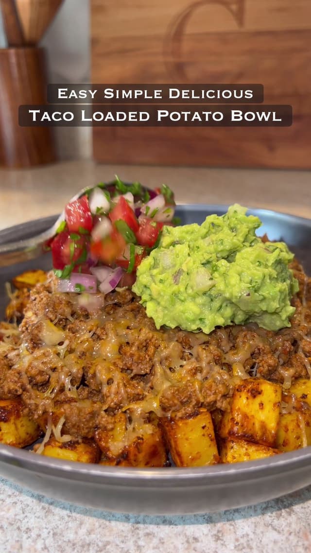 Taco Loaded Potato Bowl 🌮🥔🔥 Doesn't get much better than this... easy, healthy and PACKED with flavor! Perfect quick simple delicious post workout meal, lunch or dinner! Great for meal prepping as well!  FULL RECIPE ⬇️ INGREDIENTS ~1.5 lbs Yukon gold potatoes  - 1 lb lean ground beef (Used 93/7)  - Extra virgin olive oil  - Taco Seasoning of choice  (I used @Grillin With Dad's)  Pico De Gallo (Combine all ingredients)  - 1 cup fresh diced tomatoes - 1/2 cup diced red onion  - 1 small jalapeño di