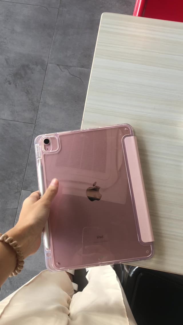 I SUPER LOVE THIS CASE 😩 #case #ipadcase #ipadair4 #pink #fyp #foryopage #musthave #dmultiverse #fypシ゚viral #applecheck #ipadcaserecommendations #ipadcase