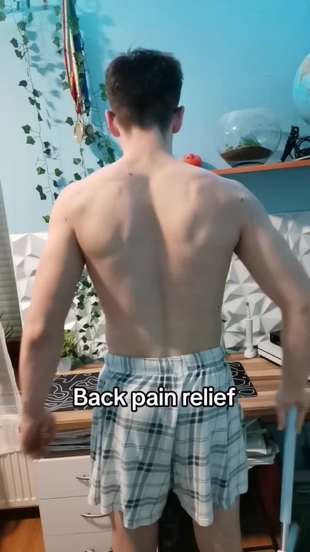 Crazy product🤯😤 #tiktokmademebuyit #shopnow #back #pain #relief #relax #bonecrack #backcrack 