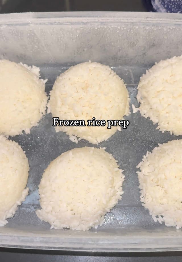 I usually micowave it for 2mins when needed🍚🥢 #mealprep #frozenrice #Foodie #KitchenHacks 
