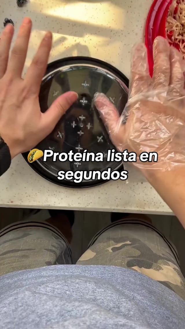 Si haces meal prep o comes limpio… NECESITAS esto 🍽💪 Desmenuzar pechuga nunca fue tan fácil. Sin esfuerzo, sin cuchillos, sin drama. En segundos tienes tu proteína lista. ¡Y sí, se lava en el lavavajillas! 🧼 ¡Disponible en TikTok Shop mientras dura el stock!#GadgetTikTok #CocinaModerna #UtensiliosGeniales #TrucosTikTok #LoViEnTikTok #CocinaFacil #GadgetsDeCocina #HoggarInteligente #RecetasExpress #TikTokFinds 