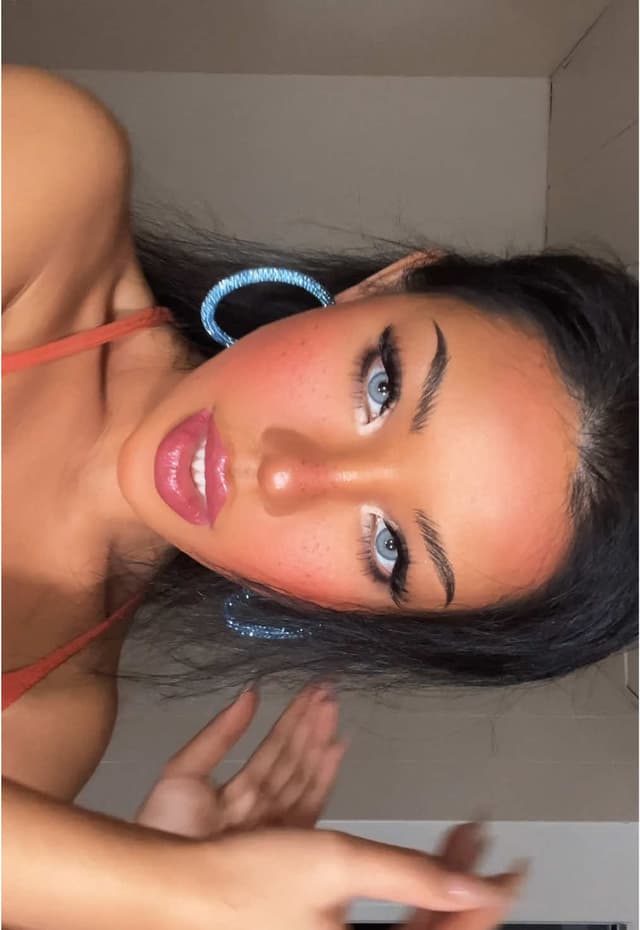 Trying Megan Fox makeup from transformers 💋 . . . . #meganfox #transformers #makeup #makeuptransformation #makeuptransition